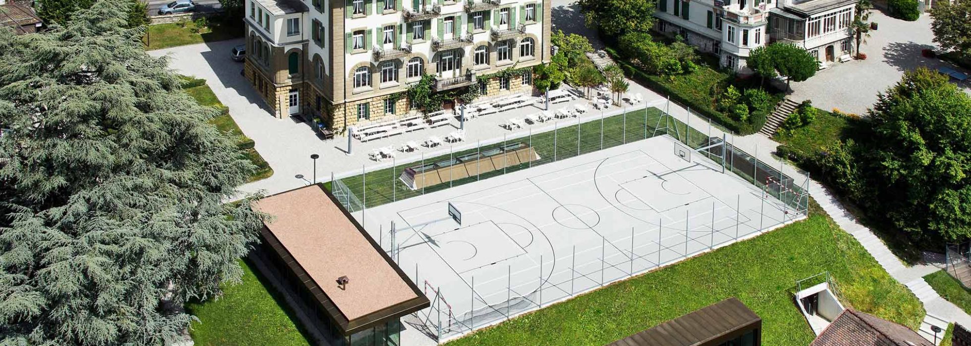 Brillantmont-Xalqaro-maktab-kampus-maydon-foto